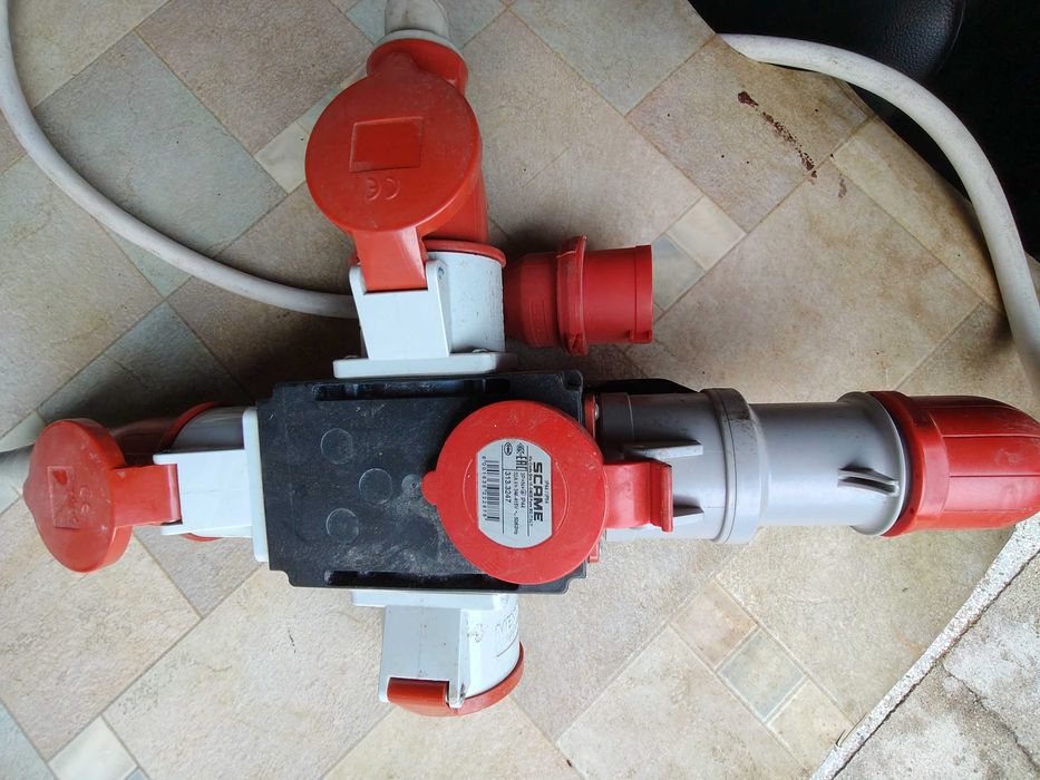 Трифазен разклонител Schwabe60832-3 гнезда,400 V,32 A+кабел+2 щепсела