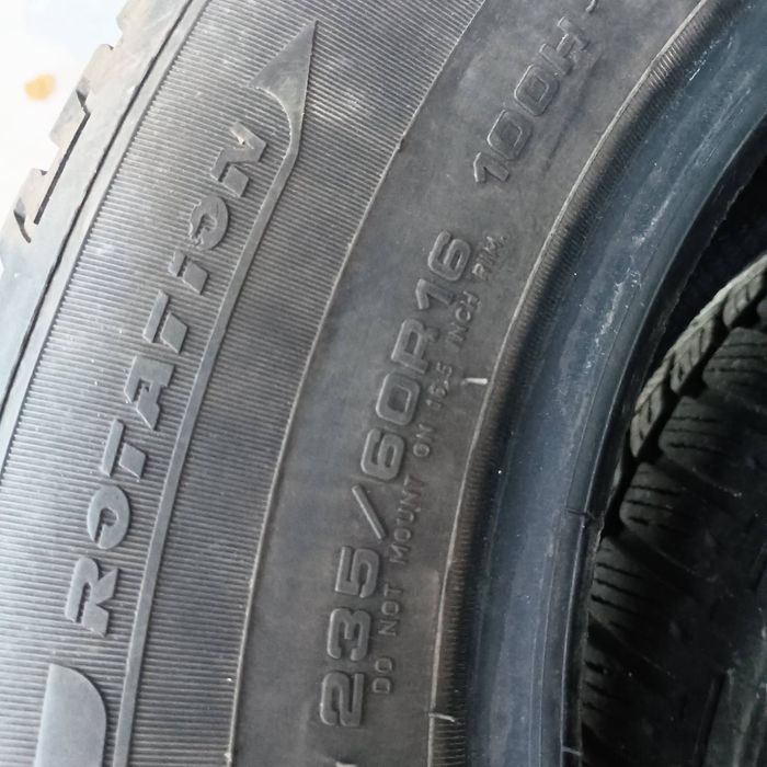 Гуми почти нови -235/60/16