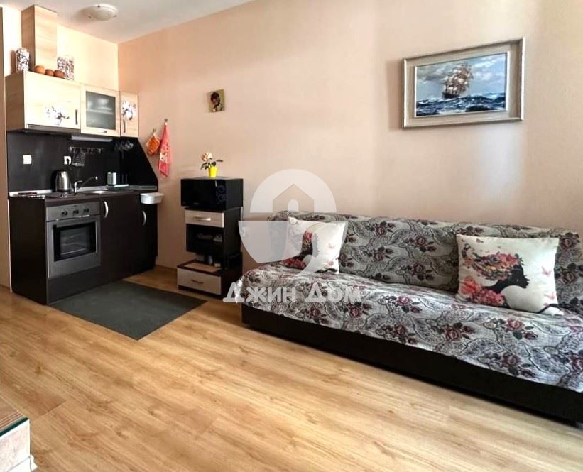 Продава се Двустаен апартамент в Свети Влас - 76 кв.м за 1132 €/кв.м - Снимка #2
