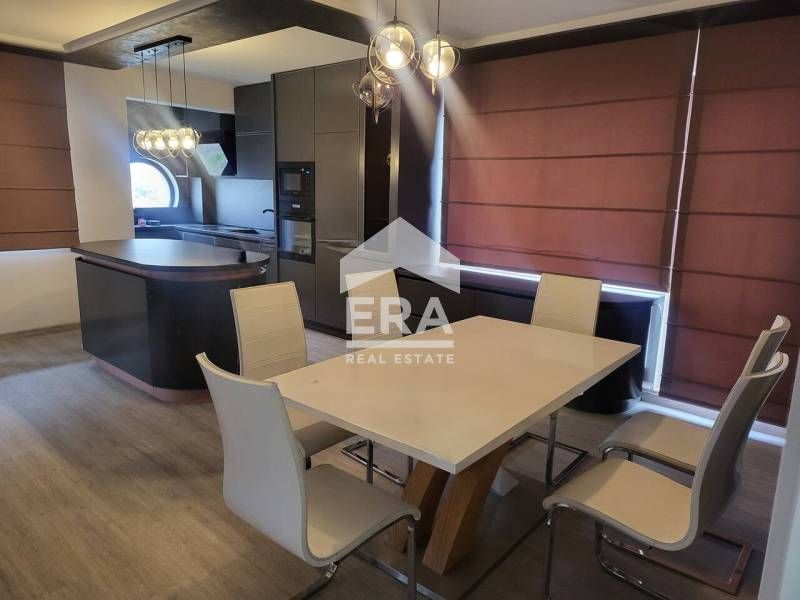 Тристаен луксозен апартамент в кв. ,,Бадема,,