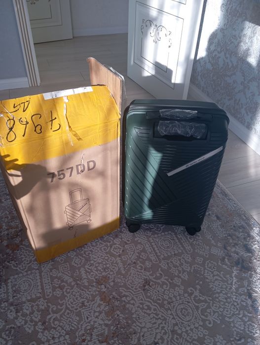 Продаются чемодан