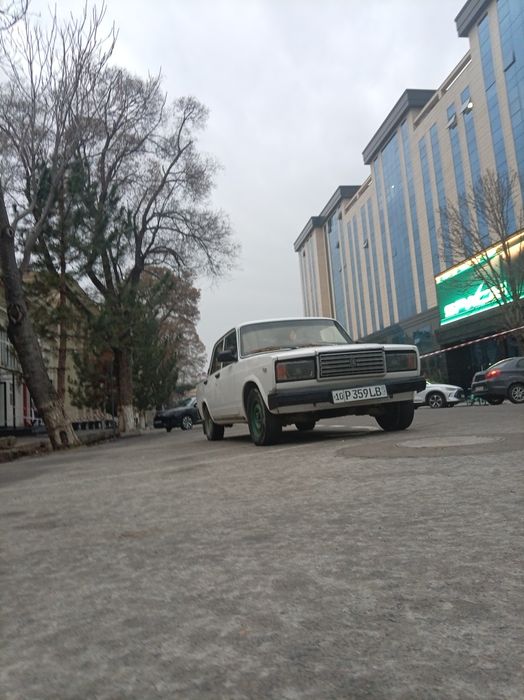 Vaz 2107 sotiladi