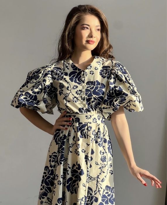 Продается платье в красивом цветочном принте