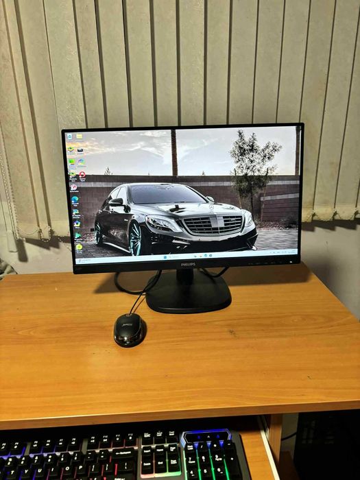 Продава се компютър и монитор