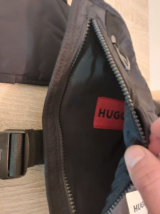 Мъжка чантичка тип жилетка HUGO