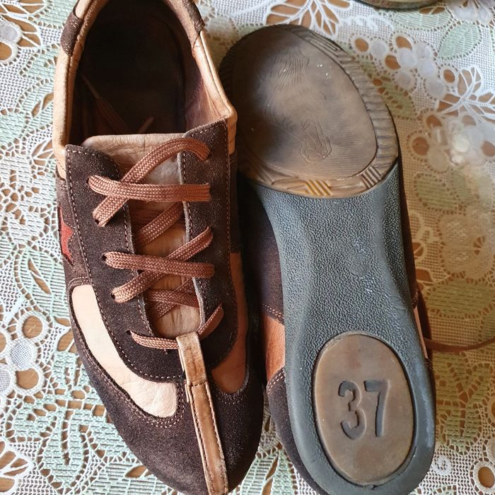 Кроссовки унисекс 37 размера