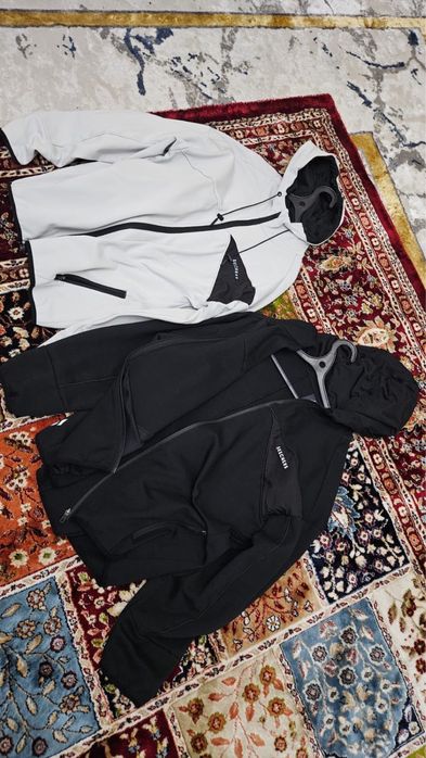 Две кофты Skechers