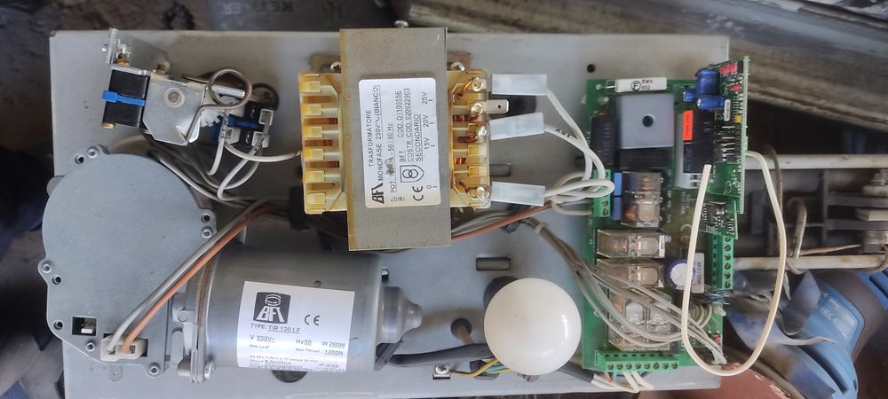 Привод гаражных ворот BFT