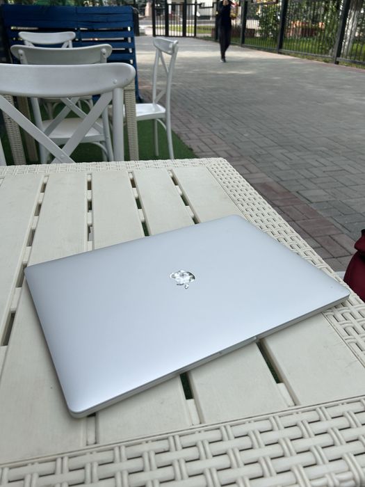 Продам MacBook Pro 2019 16 inch 1 tb