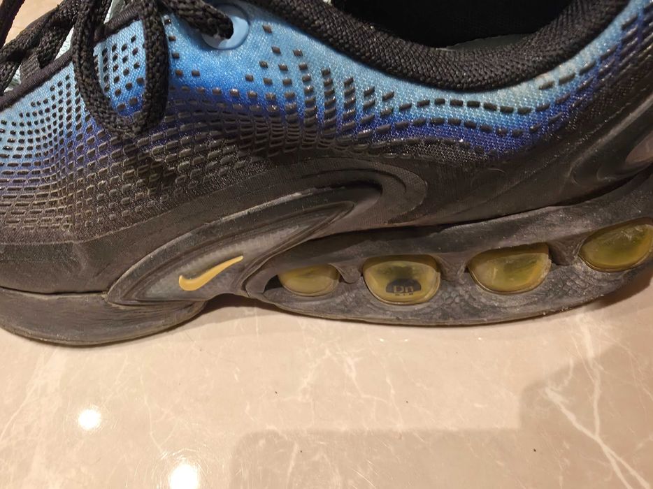Продавам маратонки Nike airmax DN