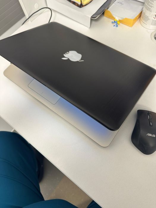 Vând laptop Asus in stare excelenta