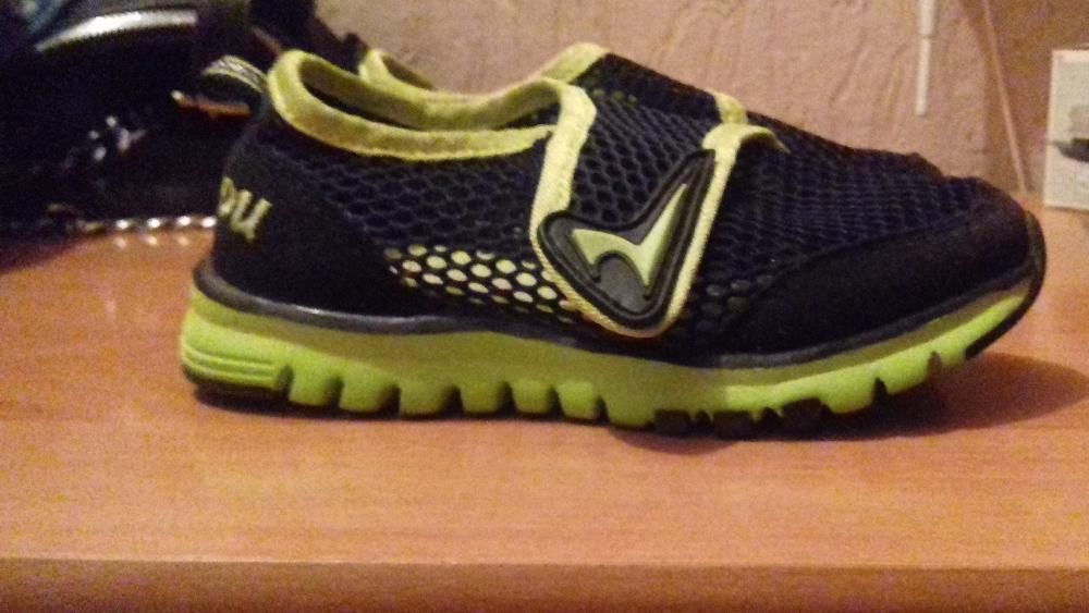 Кроссовки (25 размер)