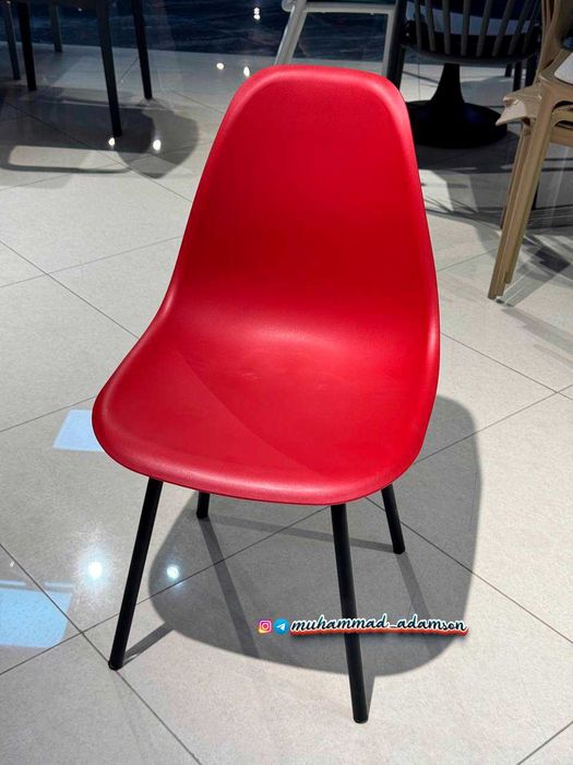 Стул Eames в стиле лофт для дома и для офиса (ножки металлические)