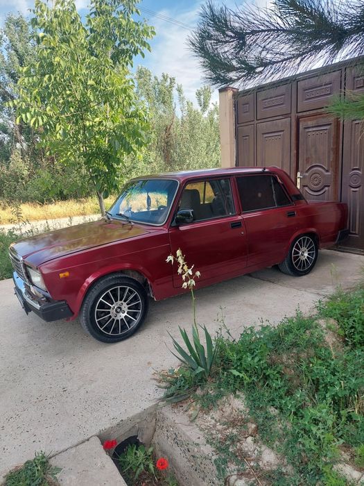 Lada vaz 2107 sotiladi