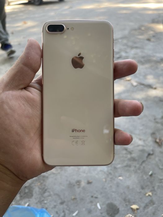 Iphone 8 Plus pamet 64