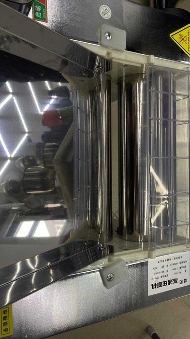 Тестораскаточная машина 30 см. 2800 кВт Настольная