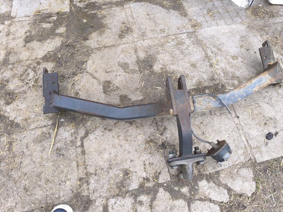 Теглич за Волво в40 / Volvo v40