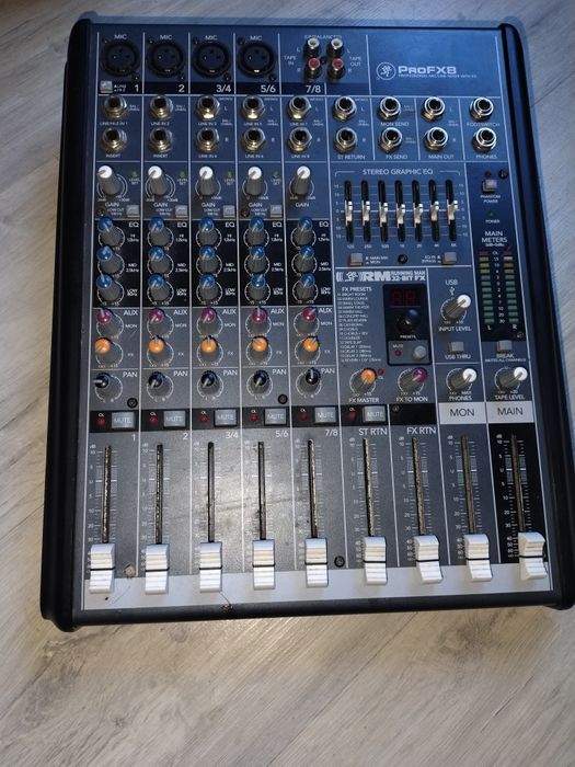 Vând Boxe cu tot cu mixer