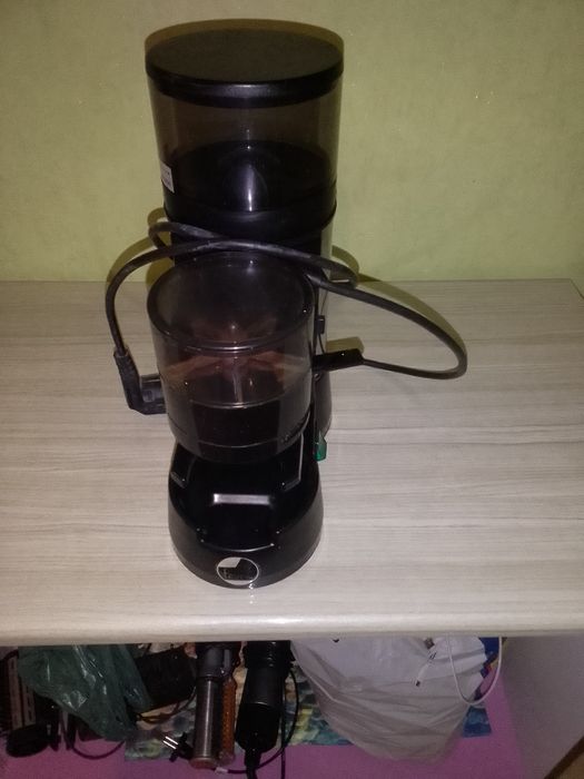Vând râșniță cafea la pavoni joli