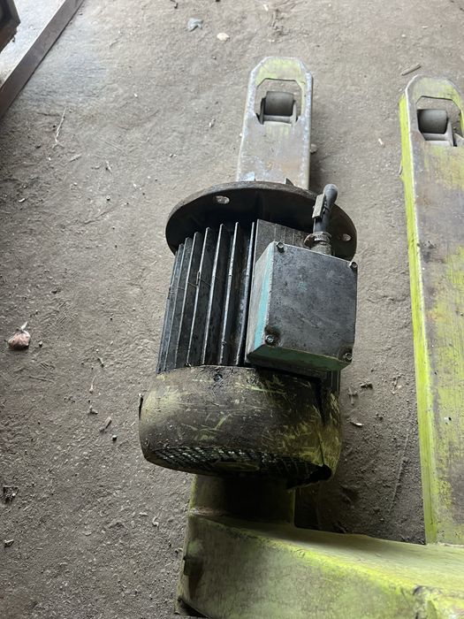 Motor electric 5.5 kw —1.500 rot/min , ten.—220/380 V