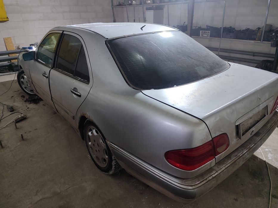 Капот на Мерседес W210