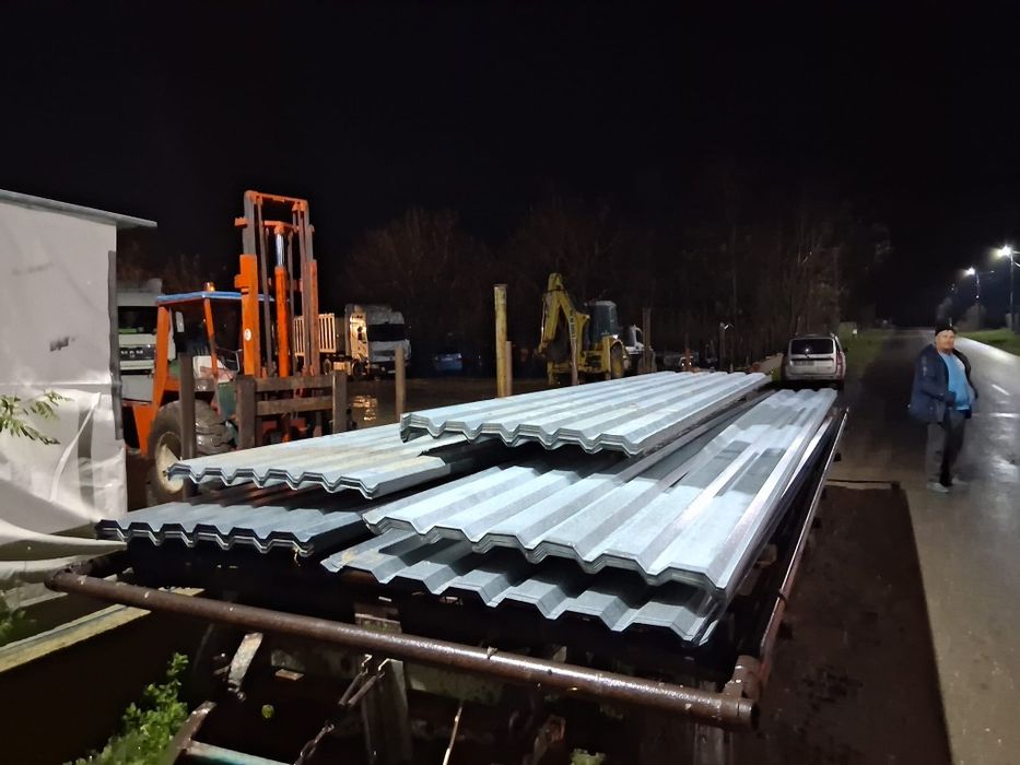 Vând tabla cutata cuta h 35 la 6 metri
Latimea de un 1 metru 
Lungime