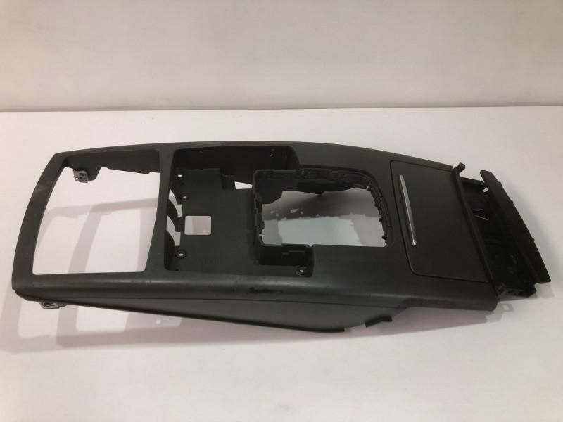Consola centrala cu scrumiera Audi A6 4F2, C6 4f1857951a