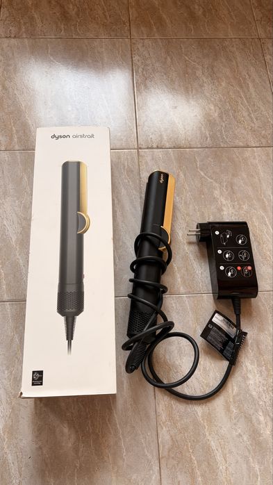 Dyson  Airstrait