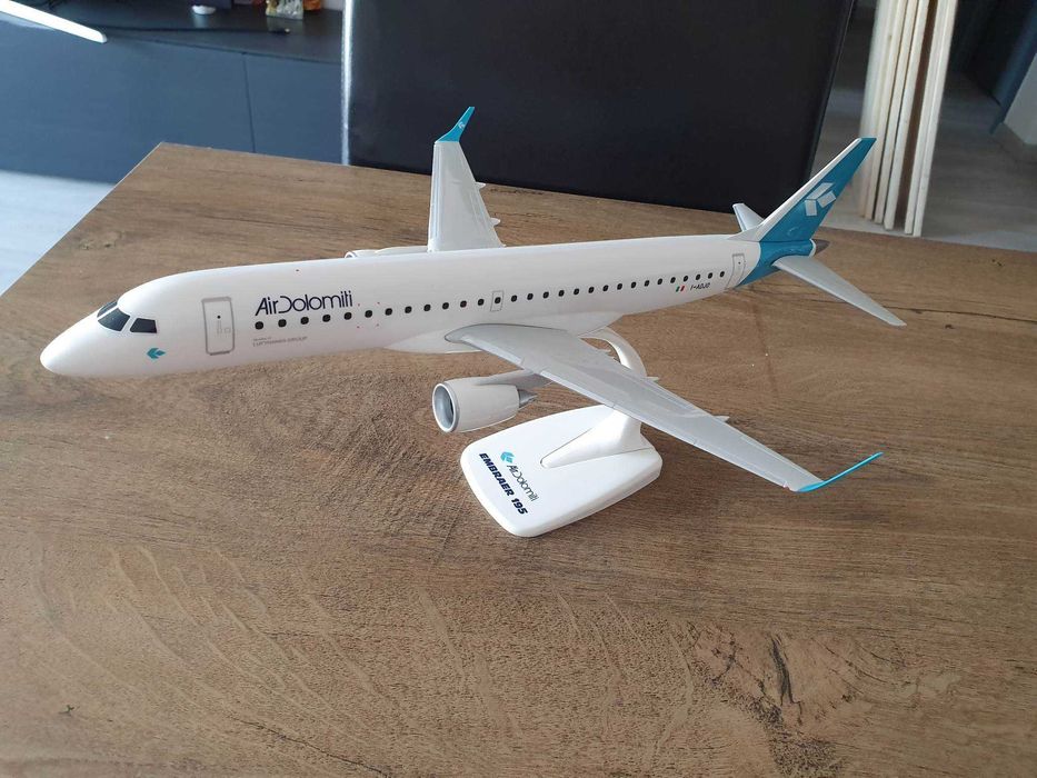 Macheta avion Air Dolomiti Embraer | Decoratie | Perfect pt cadou