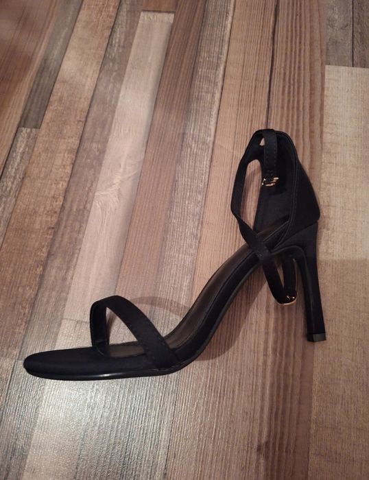 Sandale elegante cu toc mediu