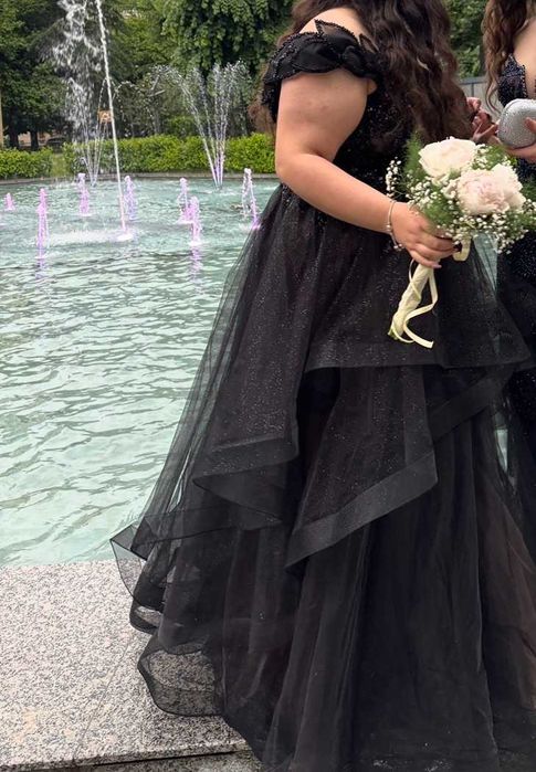 Бална рокля черва