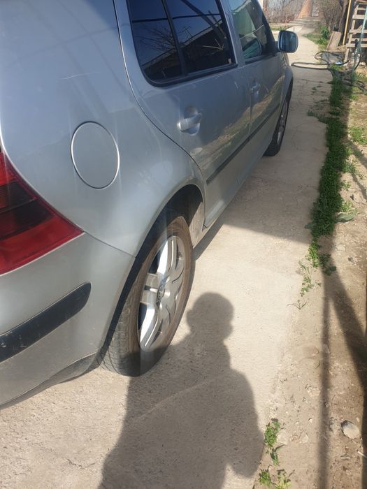 Гольф 4 2002 г.в 1,6 автомат