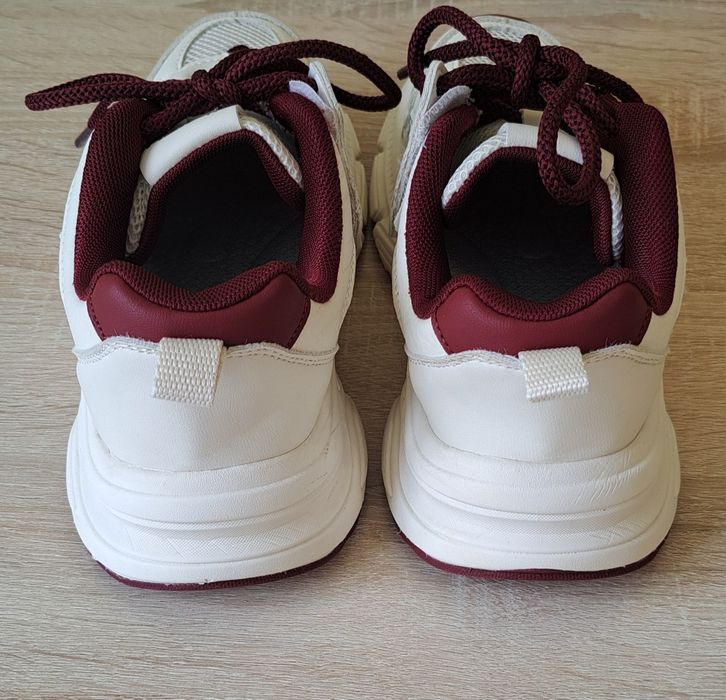 Кроссовки в идеальном состоянии 35р.