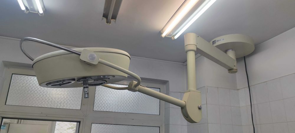 Операционна лампа MEDICOR MLM-30