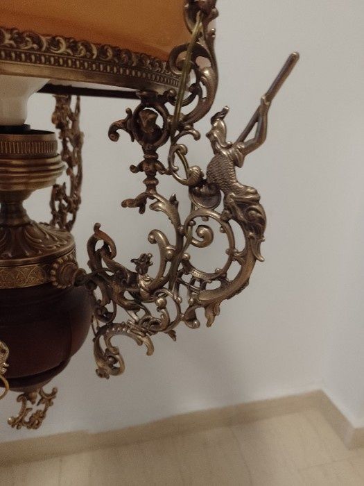 Lampa Baroc din bronz și abajur sticla ,piesa cu o lucrătură de o foar