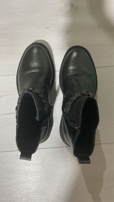 Продам осенние сапоги на девочку