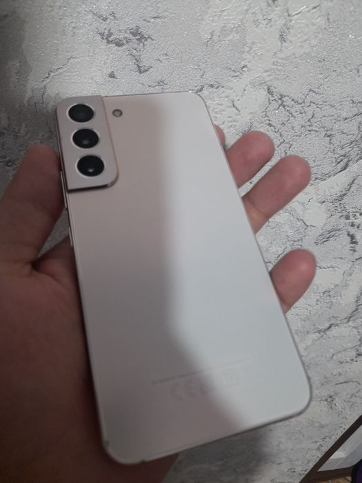 Samsung s22 white