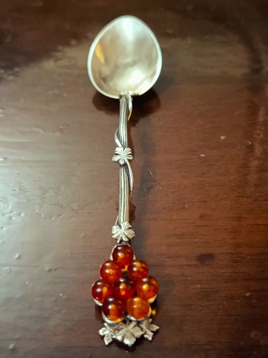 Серебряная чайная ложка с янтарем. СССР