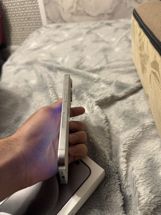 Iphone 15 pro 256 white 81%