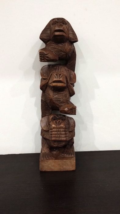 Чудесна статуетка на трите мъдри маймуни.