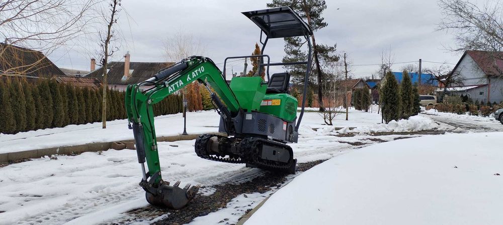 Mini excavator Attack de uz personal