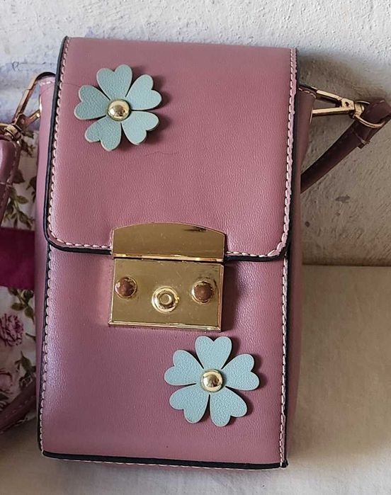 Сумочки маленькие, все по 30 000 сум