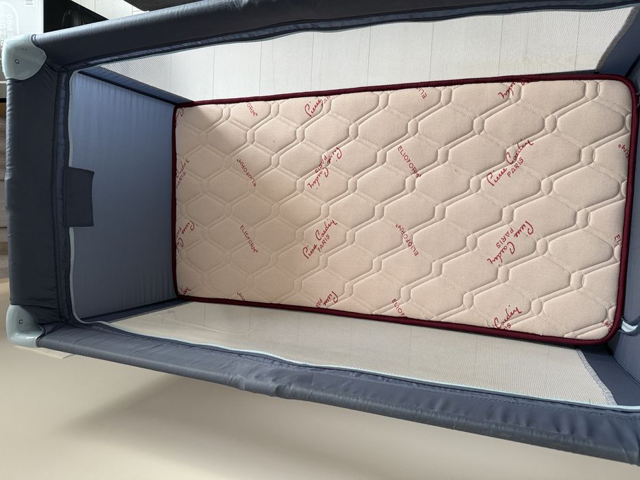 Бебешка кошара + матрак за кошара Magniflex+люлеещ се механизъм