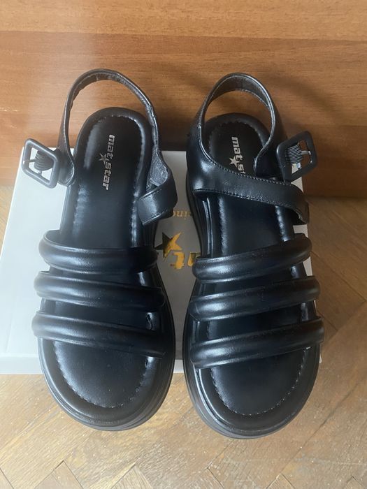 Сандали   номер  36 ,не са носени само са пронжвани