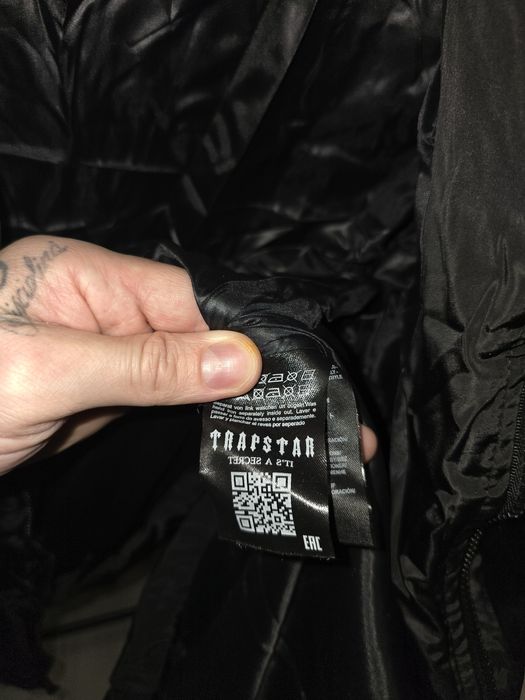 Geaca de iarnă x Trapstar   / essentials