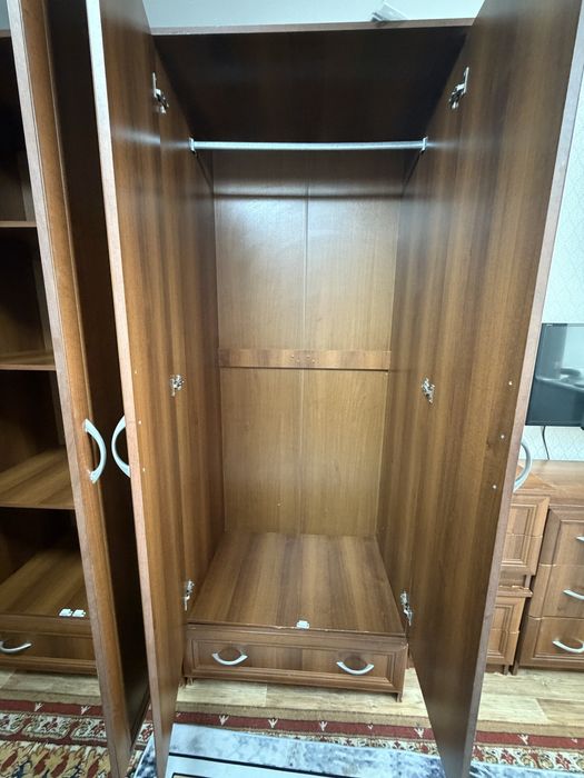 Продается спальный гарнитур