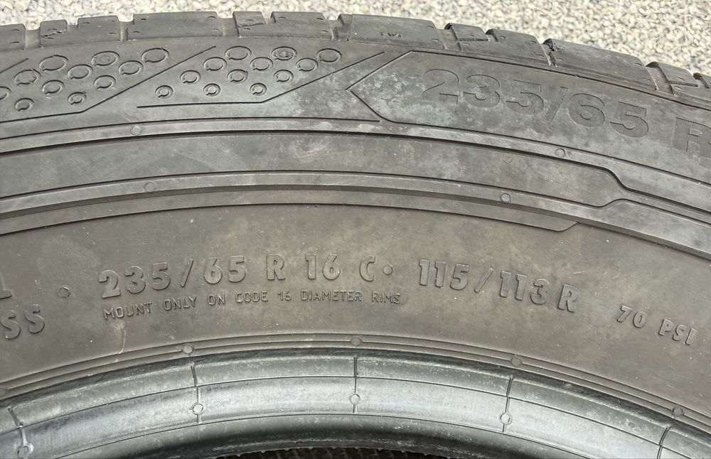 2бр 235/65/16с на 6мм с 18дот Континентал