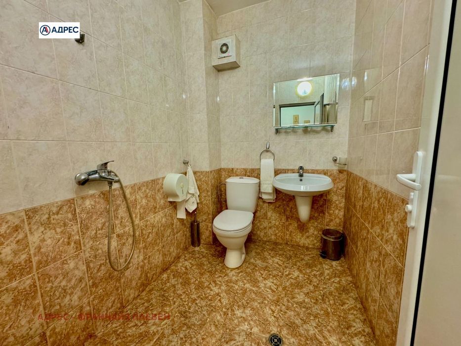 Продава се Хотел в с. Типченица, Област Враца - 1300 кв.м за 847 €/кв.м - Снимка #8