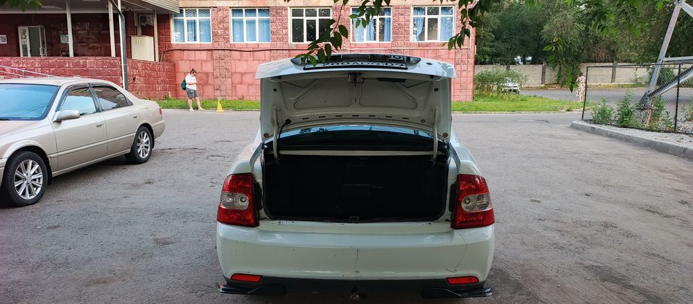 Продам Приору 2013 года