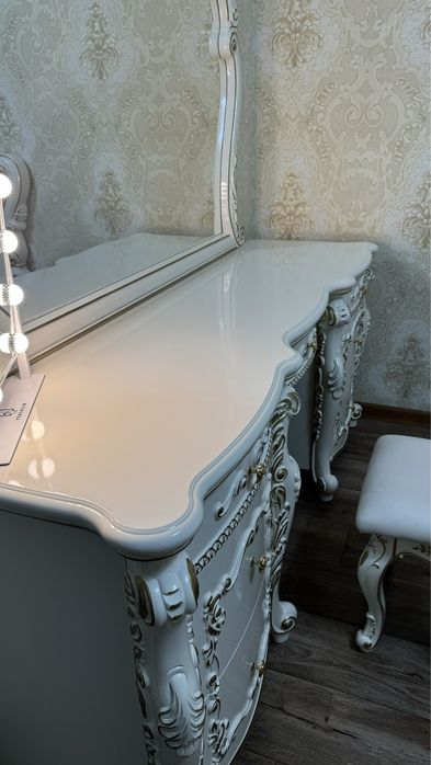 Шкаф (туалетный столик)